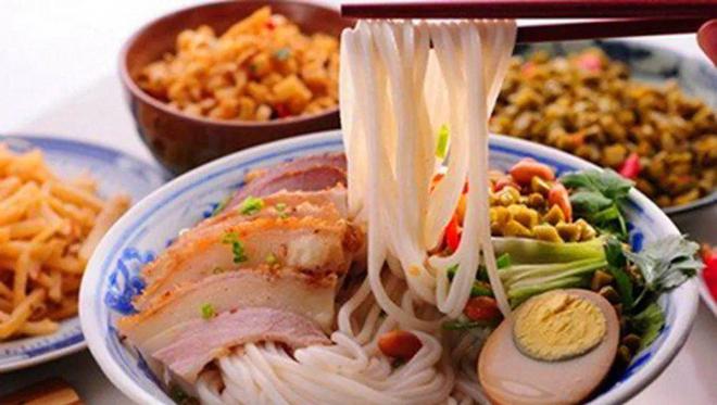 开云体育 开云官网广西人吃粉喝粥是因为穷？非也！广西人的饮食习惯其实是这样的(图2)