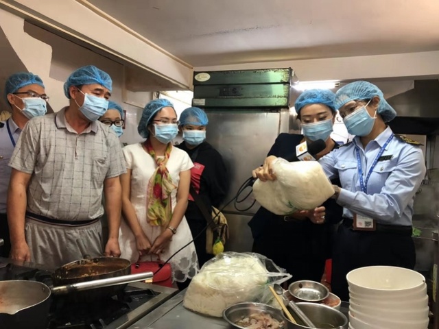 开云 开云体育平台粥粉面包子汉堡……“全民查餐厅”走进中山早餐小店发现了问题(图1)