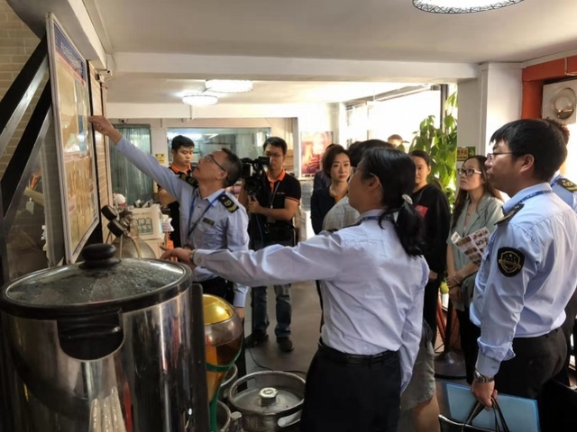 开云 开云体育平台粥粉面包子汉堡……“全民查餐厅”走进中山早餐小店发现了问题(图2)