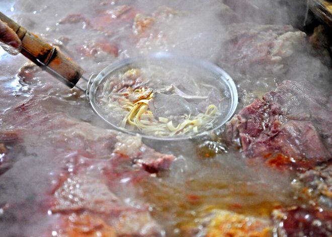 淮南牛肉汤超详细熬制工艺及香料配方分享鲜醇浓香、清爽宜开云体育 Kaiyun.com 官网入口人(图4)