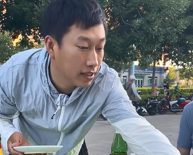 开云体育 开云官网新疆小祁一夜涨粉百万被同事调侃爆黑料老板：流量不能当饭吃(图7)