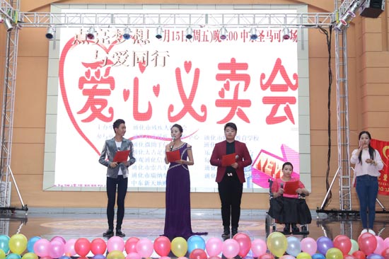 开云APP 开云官网入口80后电台主播为救路人赤手勇斗持刀歹徒(图7)