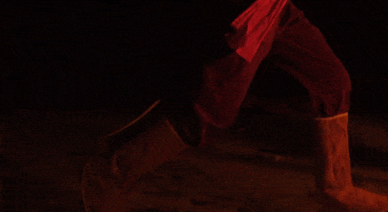 单条视频涨粉超200万：打铁花女孩凭啥成为第二个“李子柒”？开云体育 Kaiyun.com 官网入口(图2)