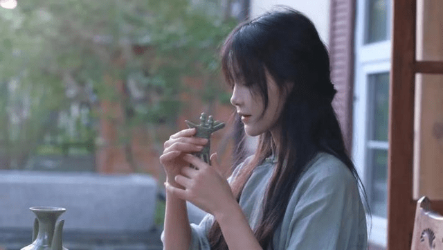 单条视频涨粉超200万：打铁花女孩凭啥成为第二个“李子柒”？开云体育 Kaiyun.com 官网入口(图4)