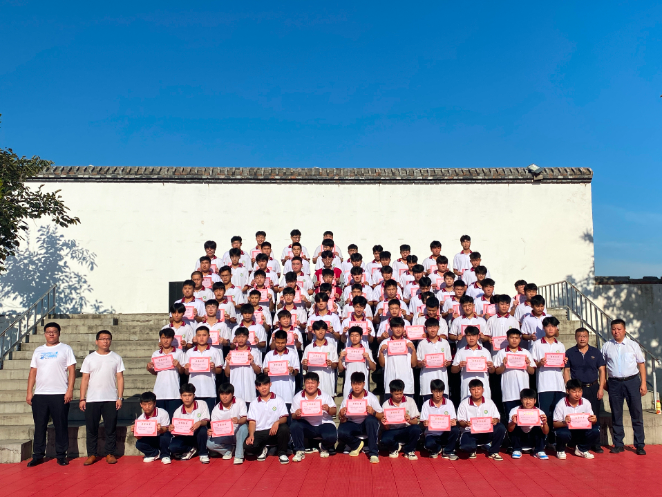 鹿邑县远志高级中学举行秋季开学典礼暨表彰大会开云APP 开云官网入口(图3)