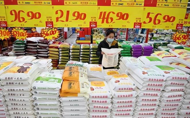 80多岁老人弓腰驼背的视频火开云体育 开云官网了 网友们却哭了！(图4)