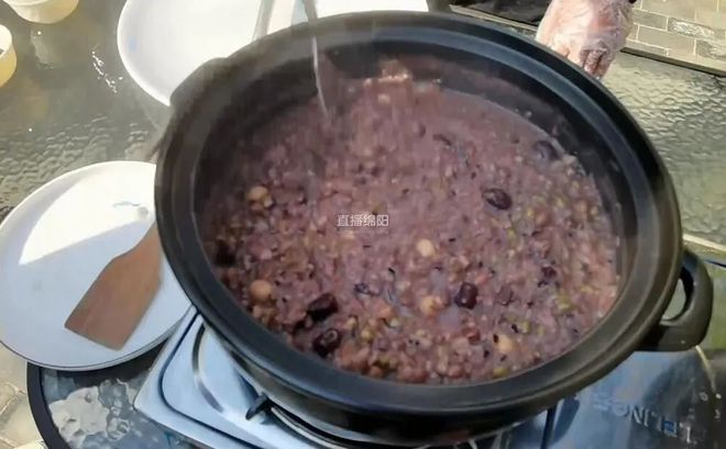 开云 开云体育平台腊八节：做一碗腊八粥 送一份暖心情(图4)