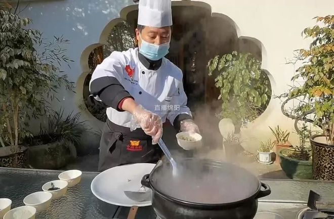 开云 开云体育平台腊八节：做一碗腊八粥 送一份暖心情(图3)