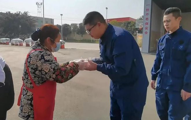 开云 开云体育平台腊八节：做一碗腊八粥 送一份暖心情(图5)