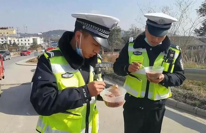 开云 开云体育平台腊八节：做一碗腊八粥 送一份暖心情(图6)