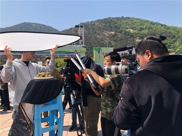 开云体育 开云官网《美食中国》泰安系列8月9日起将在央视中文国际频道CCTV4播出(图3)