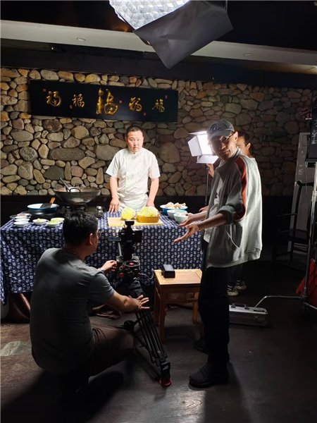 开云体育 开云官网《美食中国》泰安系列8月9日起将在央视中文国际频道CCTV4播出(图5)