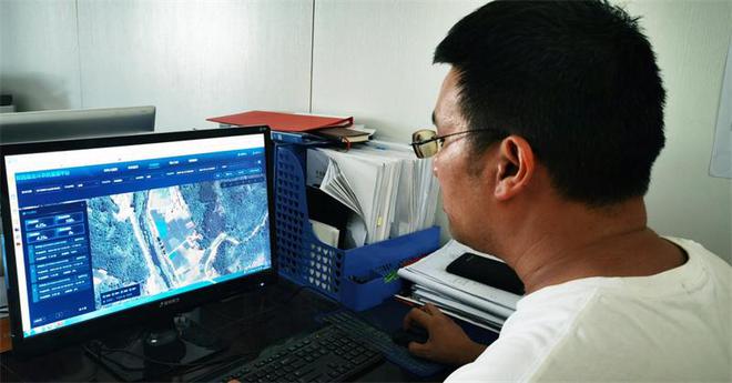 湖北郧西：移动烘干机“下田” 小麦从“田间”到“粮仓”仅需3小时开云APP 开云官网入口(图2)