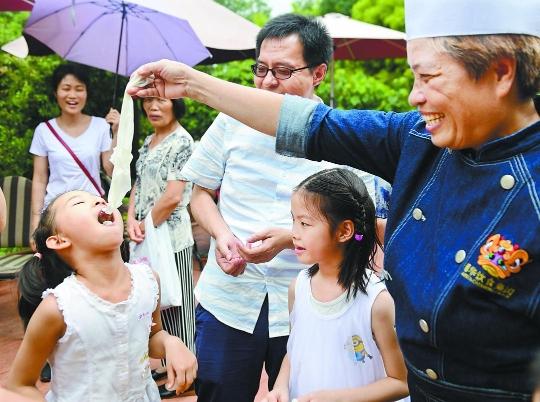 读懂开云 开云体育平台广州·粤韵｜粥绵粉滑面弹牙 最是人间好滋味(图6)