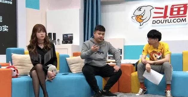 Kaiyun 开云体育王佩只认钱竟然主动给小米粥刷礼物！带带大师兄孙笑川出新歌王佩在MV中出现！(图2)