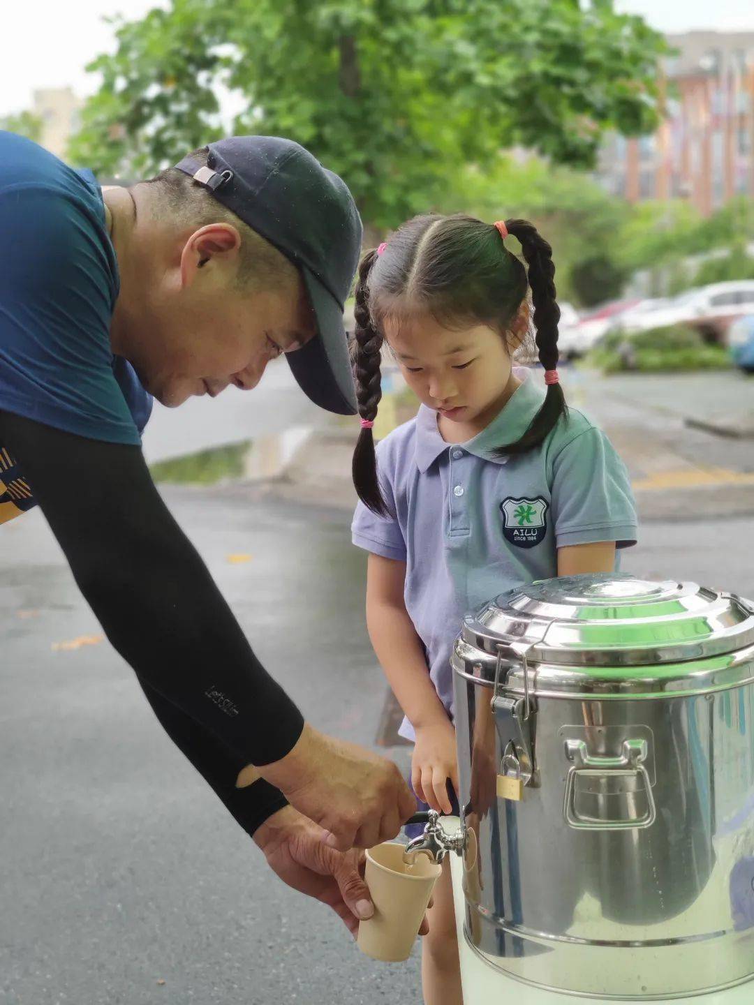 开云 开云体育平台北干街道多了个“爱心凉茶站”一问竟是幼儿园小朋友的主意(图4)