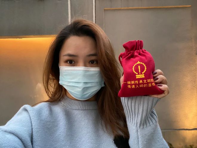 开云体育 开云官网网上过节事事“粥”全！成都文殊院庚子年腊八节6万余份粥、料传递温情！(图4)
