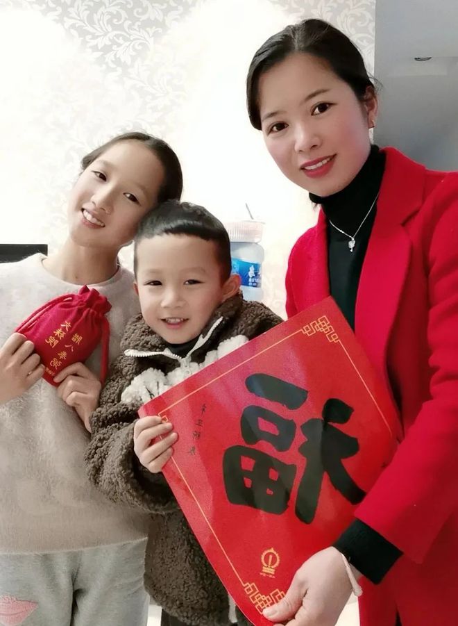 开云体育 开云官网网上过节事事“粥”全！成都文殊院庚子年腊八节6万余份粥、料传递温情！(图6)
