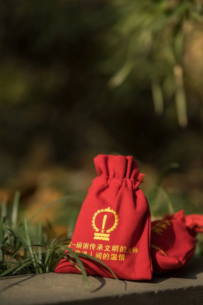 开云体育 开云官网网上过节事事“粥”全！成都文殊院庚子年腊八节6万余份粥、料传递温情！(图7)